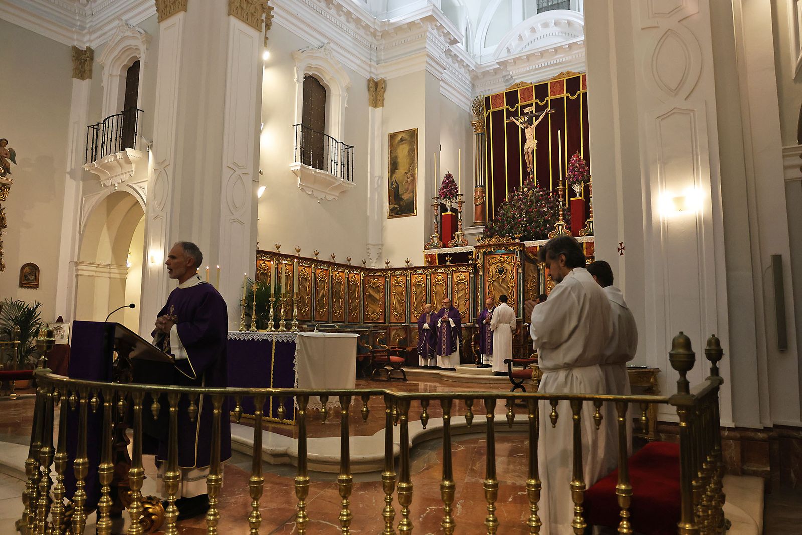 Las fotografías de la Misa de Imposición de Cenizas en la Catedral