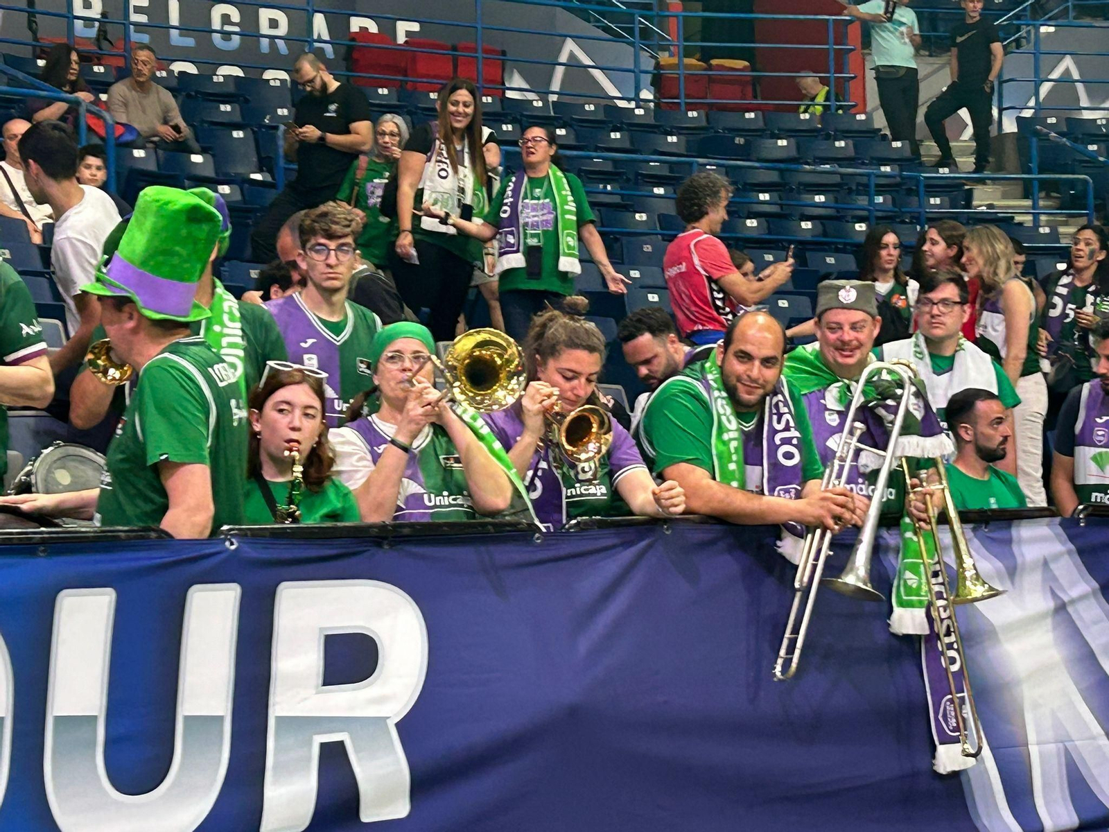 Búscate en las gradas en el Lenovo Tenerife - Unicaja de la final de la BCL