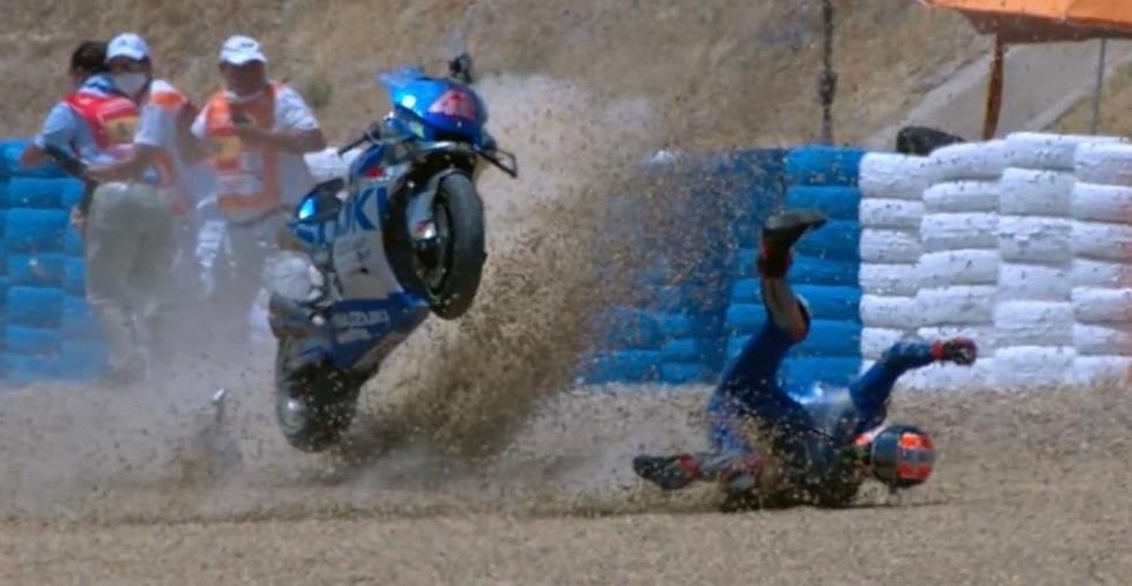 Momento de la caída de Álex Rins. Momento de la caída de Álex Rins.