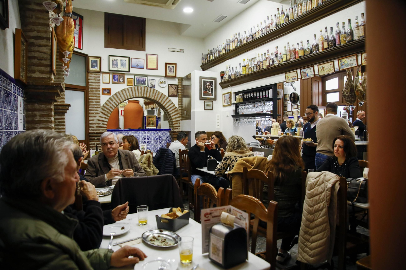 Bodegas y tabernas castizas de Almería, en imágenes