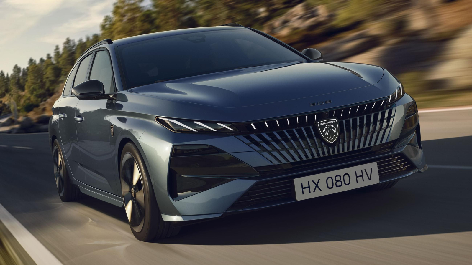 Peugeot dota a su 308 de una imagen más impactante y hace crecer a su versión eléctrica