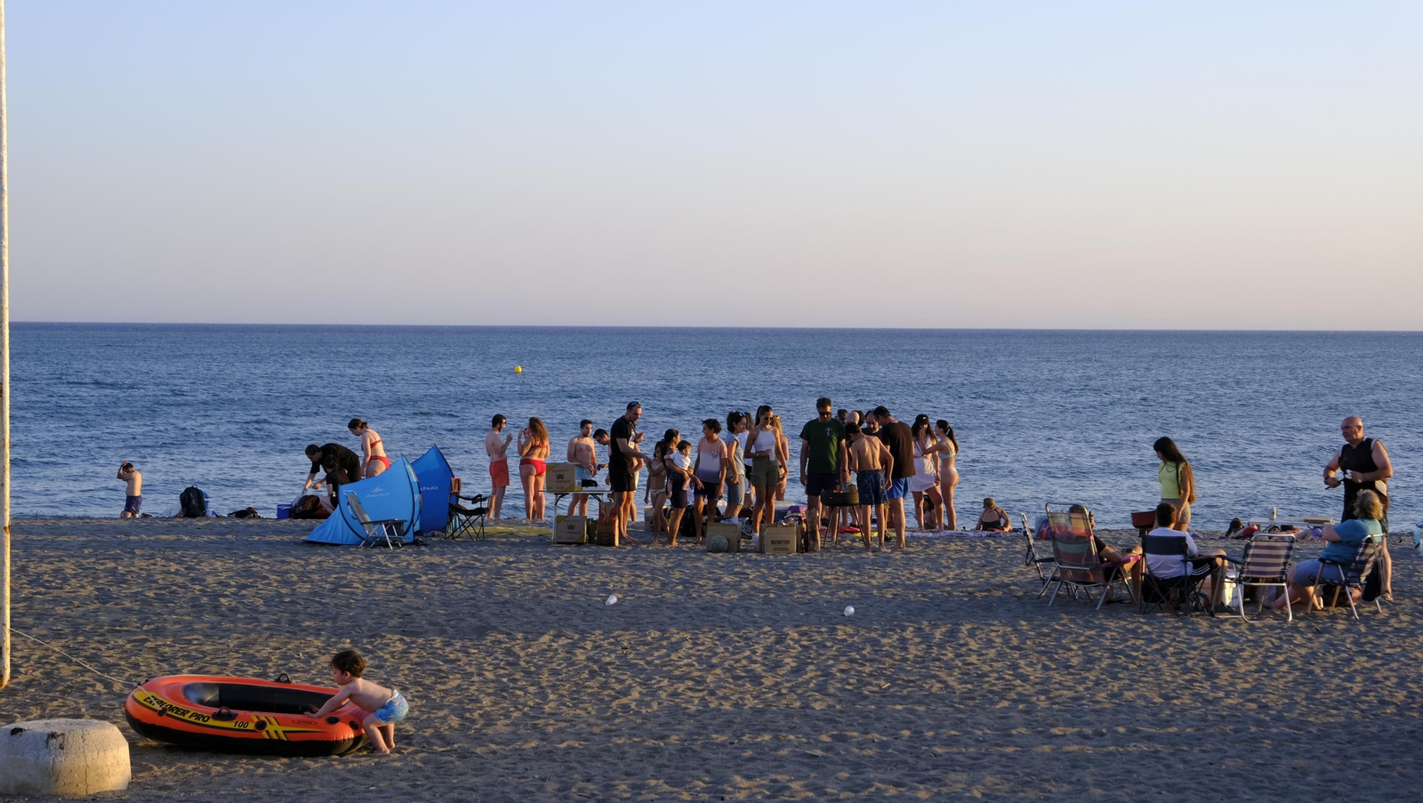 Imágenes de las hogueras de la Noche de San Juan en Almería capital