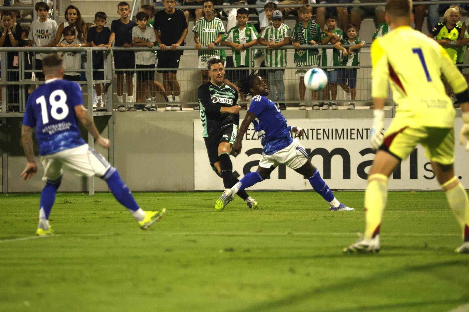 Las fotos del Betis-Como disputado en el Ciudad de La Línea (2-3)