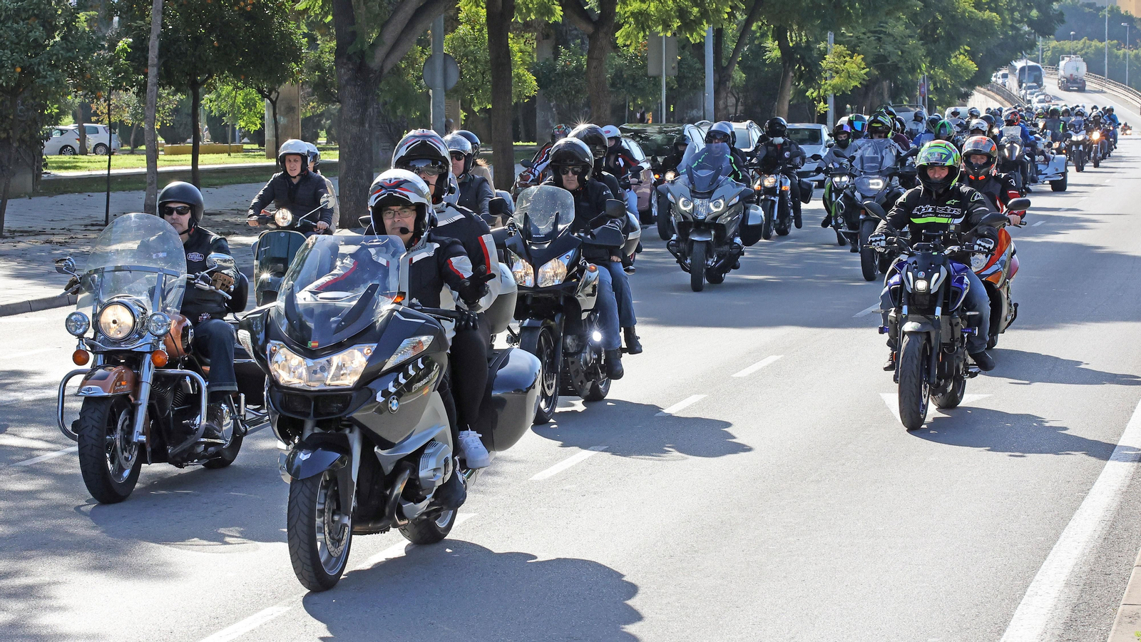 La Gran Caravana Motera Solidaria se pasea por Jerez