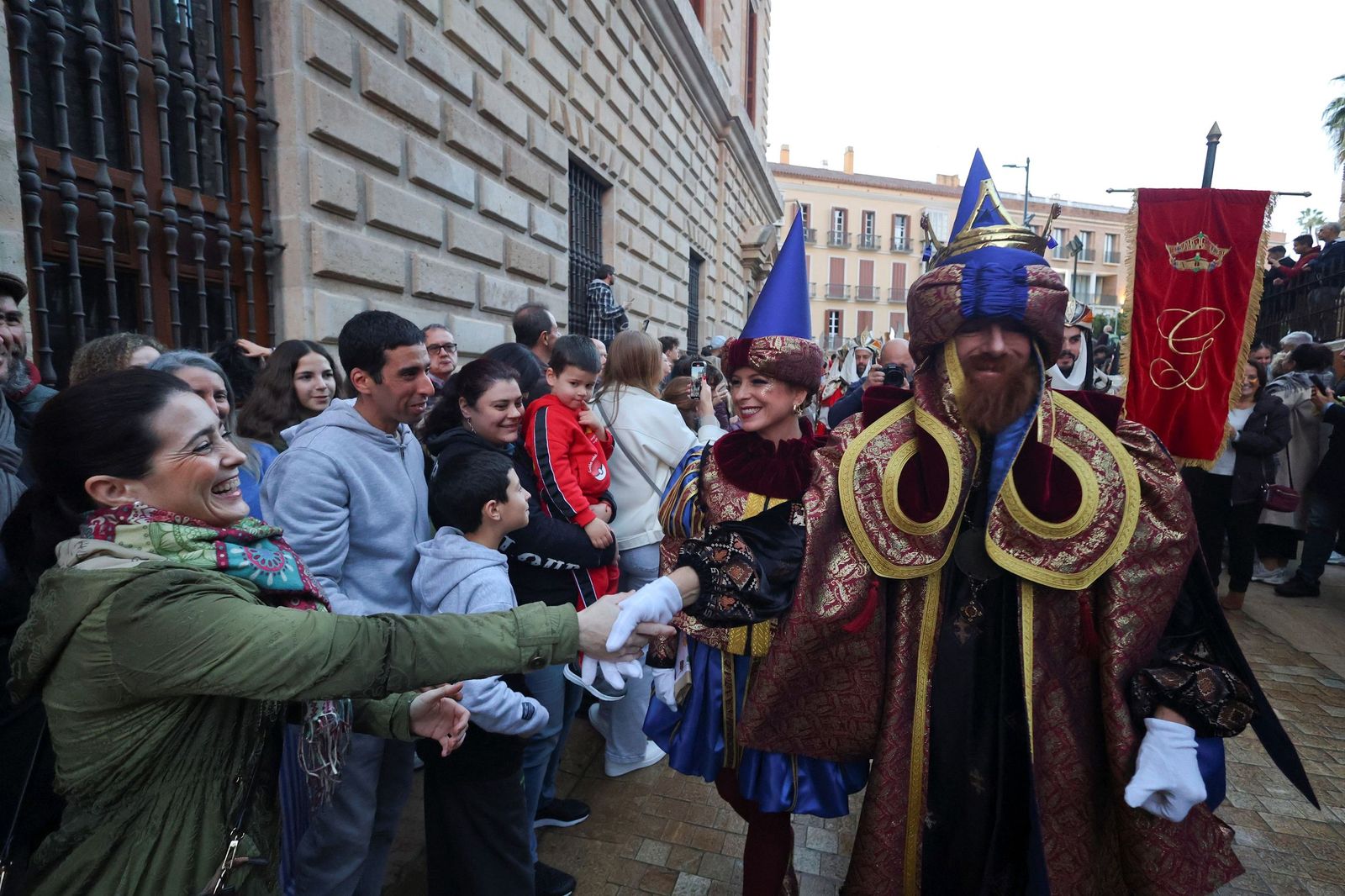 Los Reyes Magos llenan Málaga de ilusión tras la lluvia