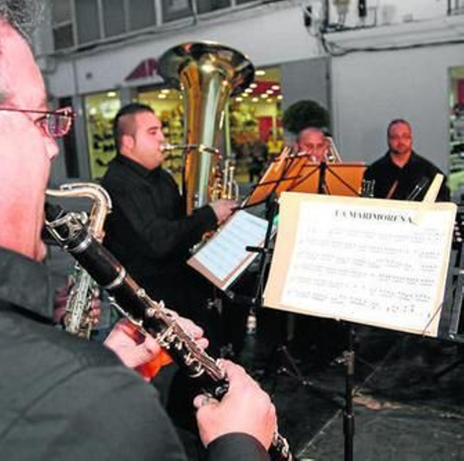 Actuación navideña frente al Ayuntamiento.