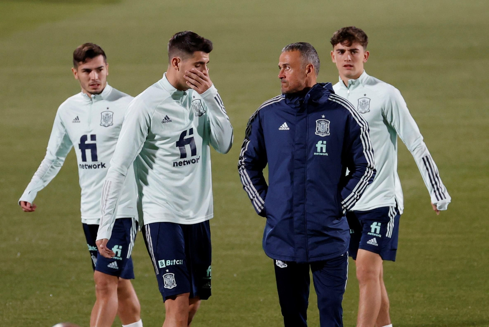 Luis Enrique, en el entrenamiento junto a Brahim, Morata y Gavi.