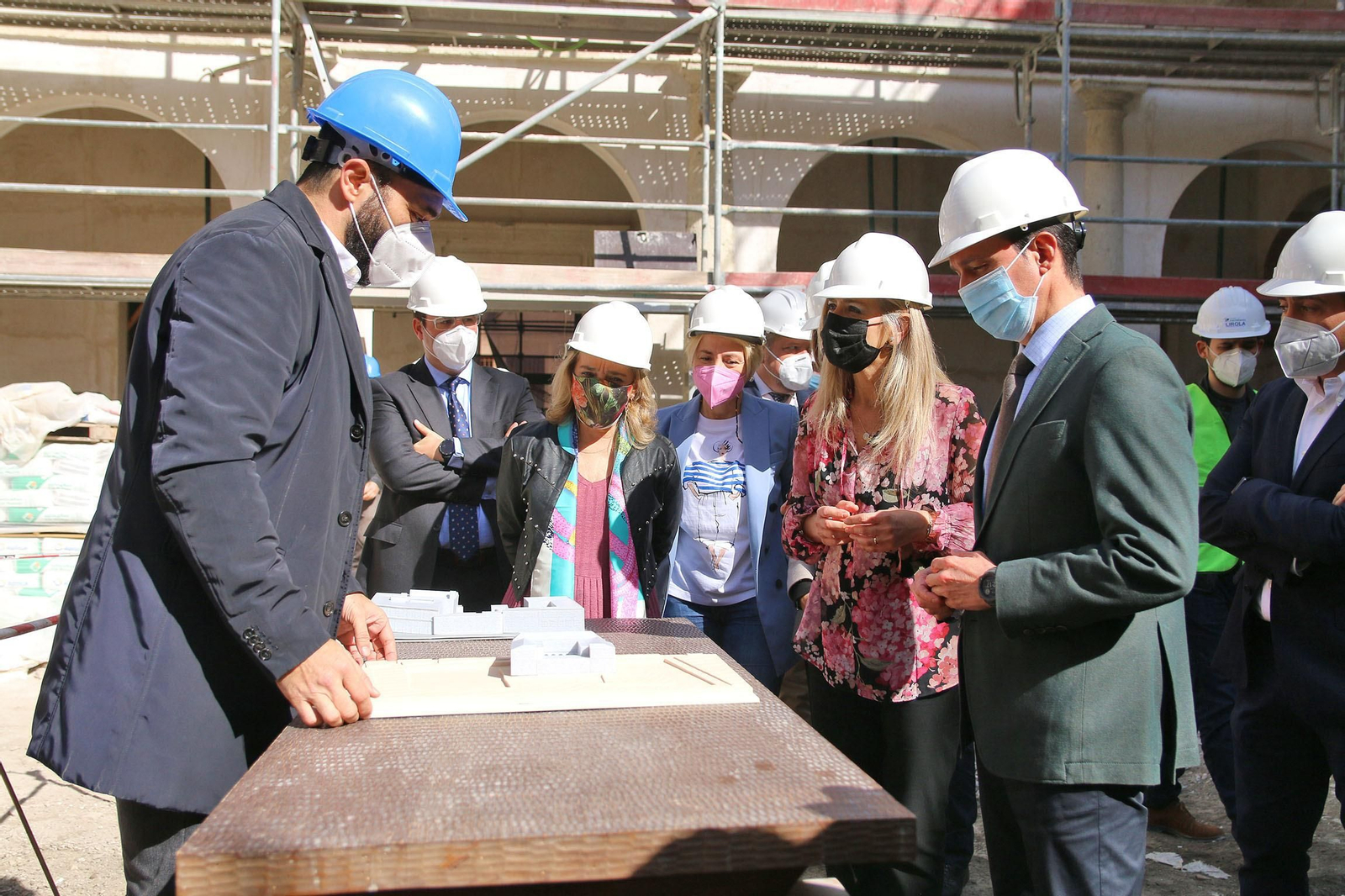 Fotogalería Carmen Crespo visita obras Museo del Realismo (antiguo Hospital Provincial)