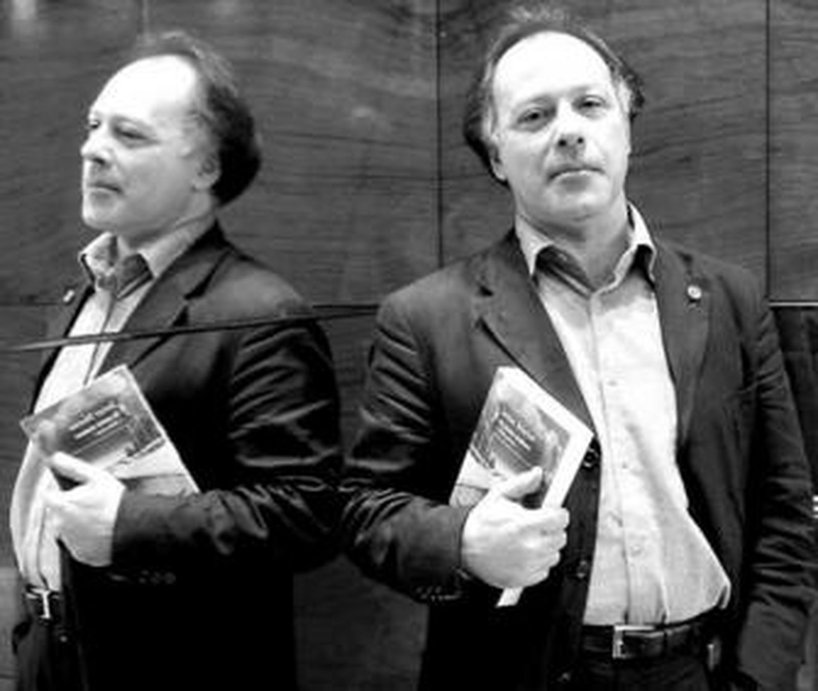 Javier Marías, casi académico, contra sí mismo en una imagen de archivo.