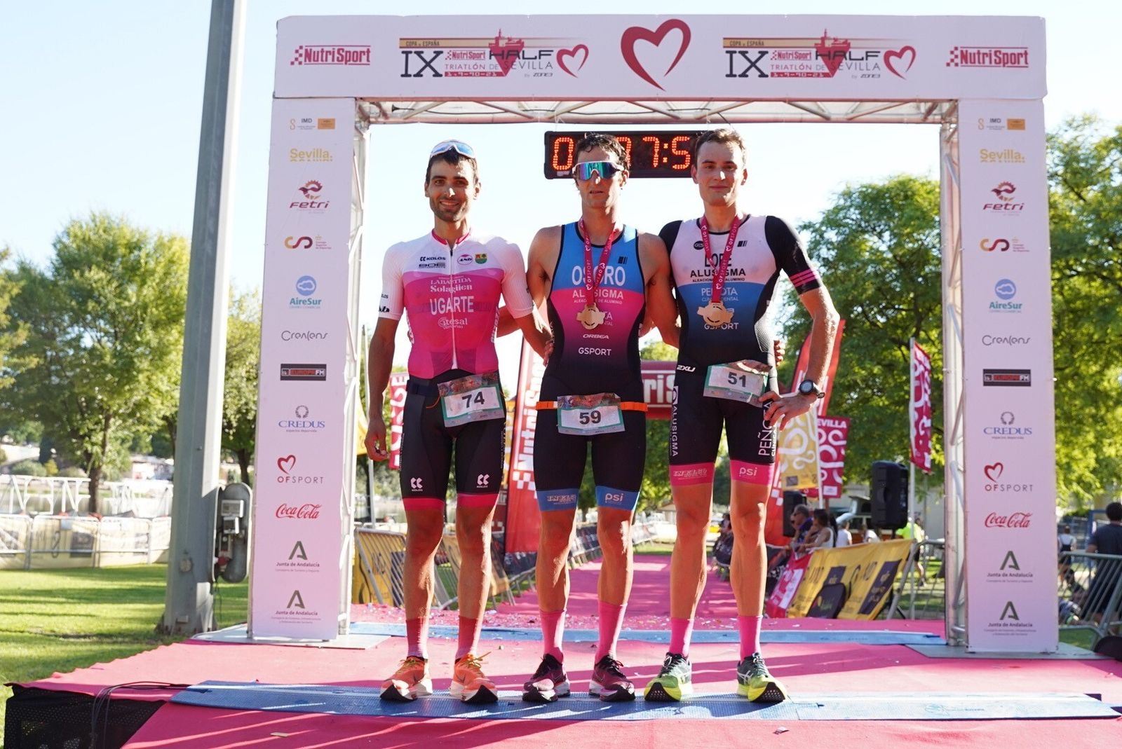 El podio masculino con Osoro, en el centro, Ugarte y Lopetegui.