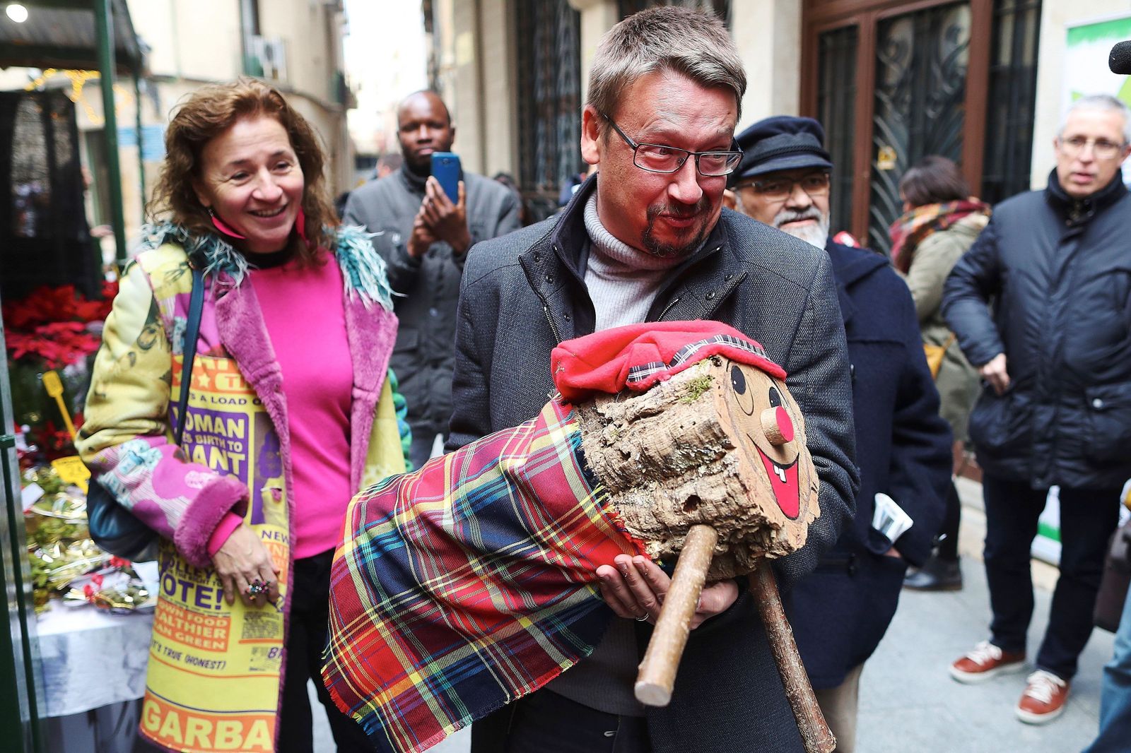 Domènech se sitúa fuera de la crispación