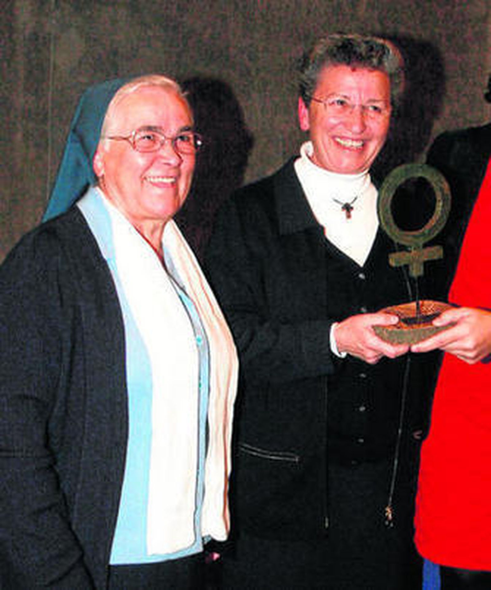 Sor Magdalena, a la derecha, junto a sor Joaquina, del Hogar Marillac.