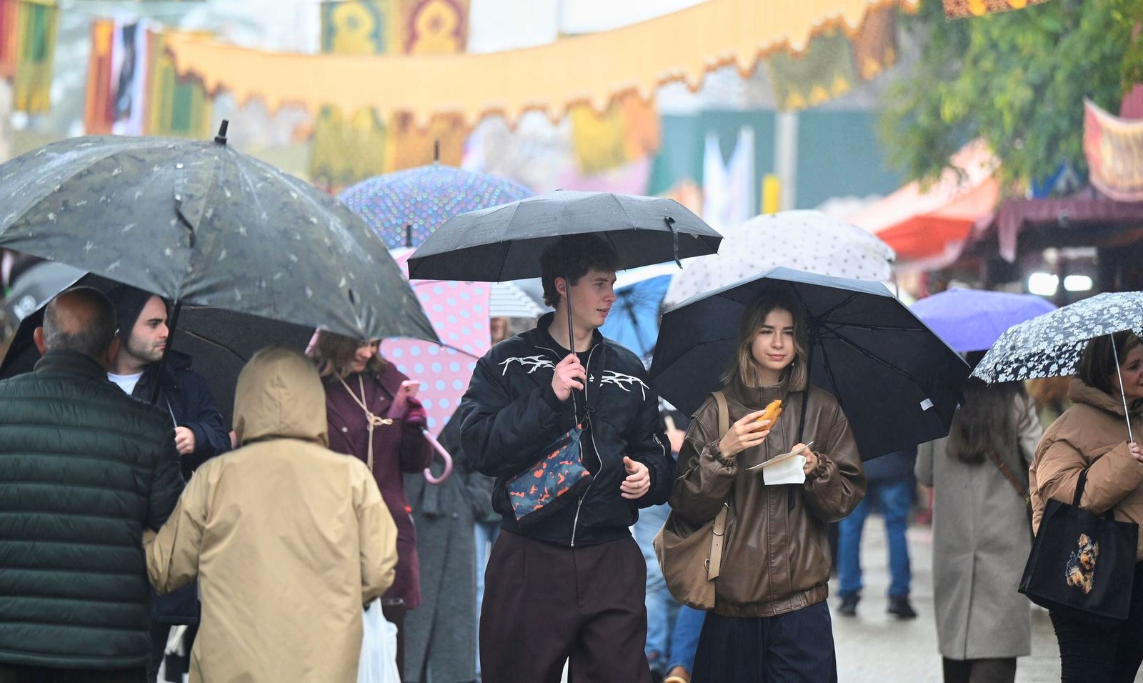 La lluvia desluce el último día del Mercado Andalusí
