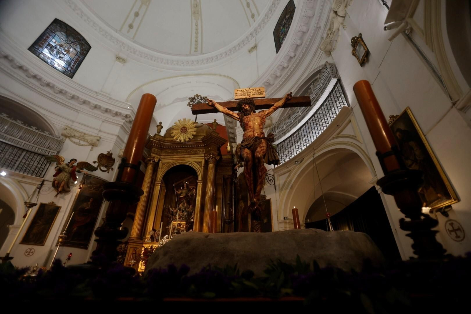 Rezos en San Rafael a la Universitaria en este Martes Santo de Córdoba, en imágenes