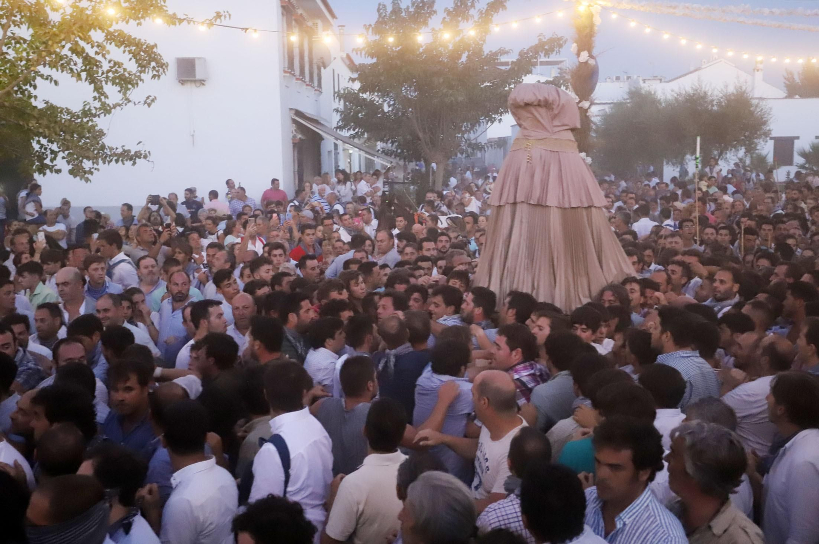 Recuerda las imágenes de la Venida de la Virgen del Rocío a Almonte en 2019
