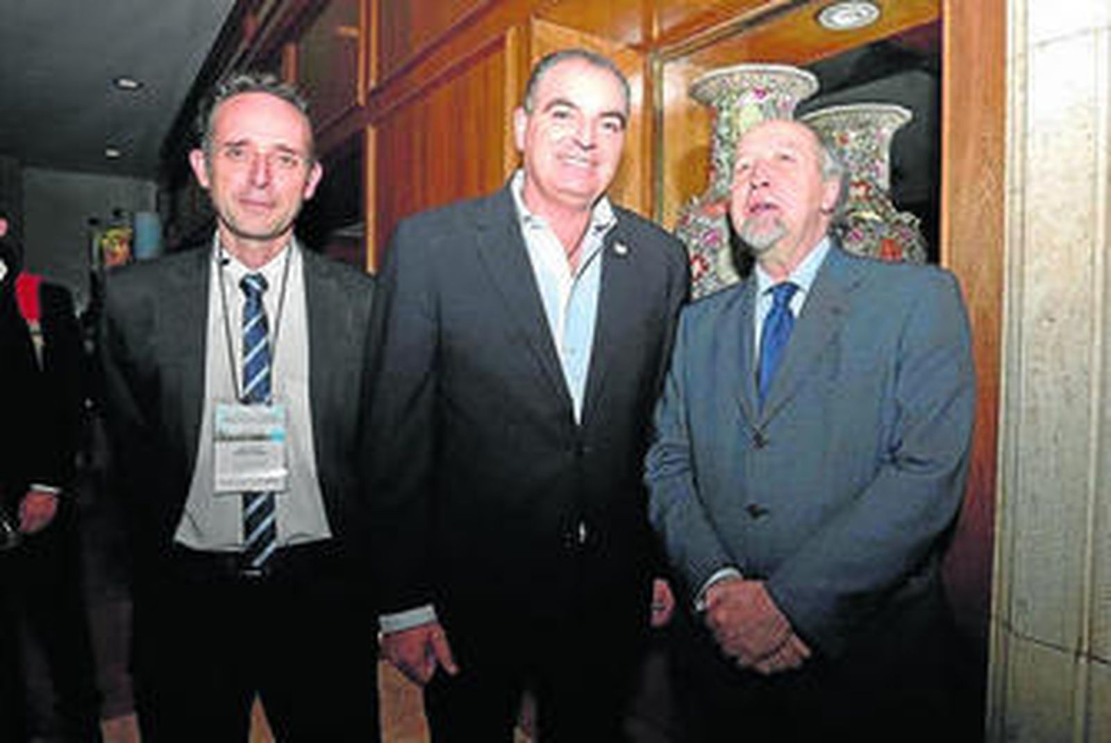 Salvador Parra, el ministro Aurelio Iragorri y Luis Villanueva, técnico de AECID.