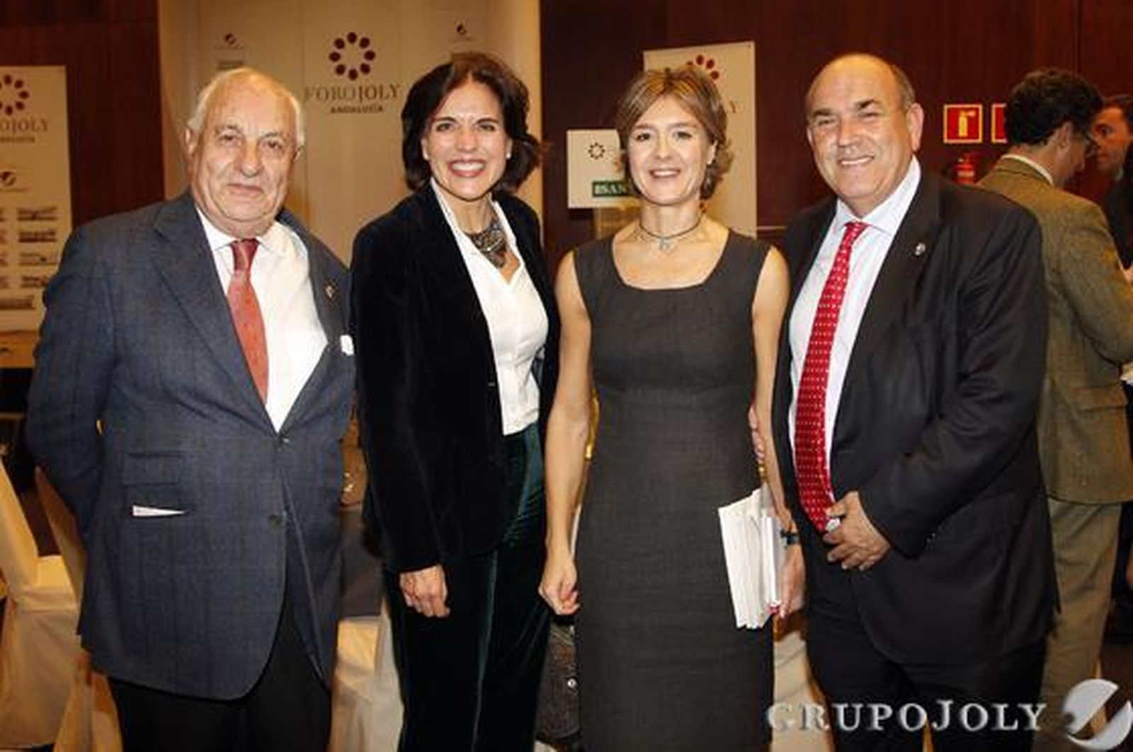 Juan Ramón Guillén, presidente de Acesur; Victoria Herrera, de Grupo Joly; Isabel García Tejerina y Federico Beltrán, presidenta de Famadesa./ Belén Vargas/Juan Carlos Vázquez