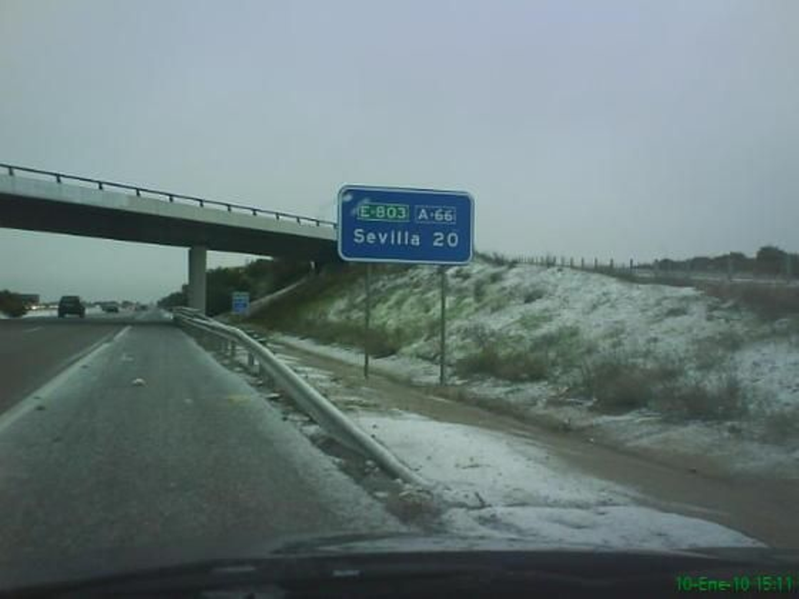 Intensa nevada a escasos kilómetros de Sevilla.

Foto: Daniel Granados Flores