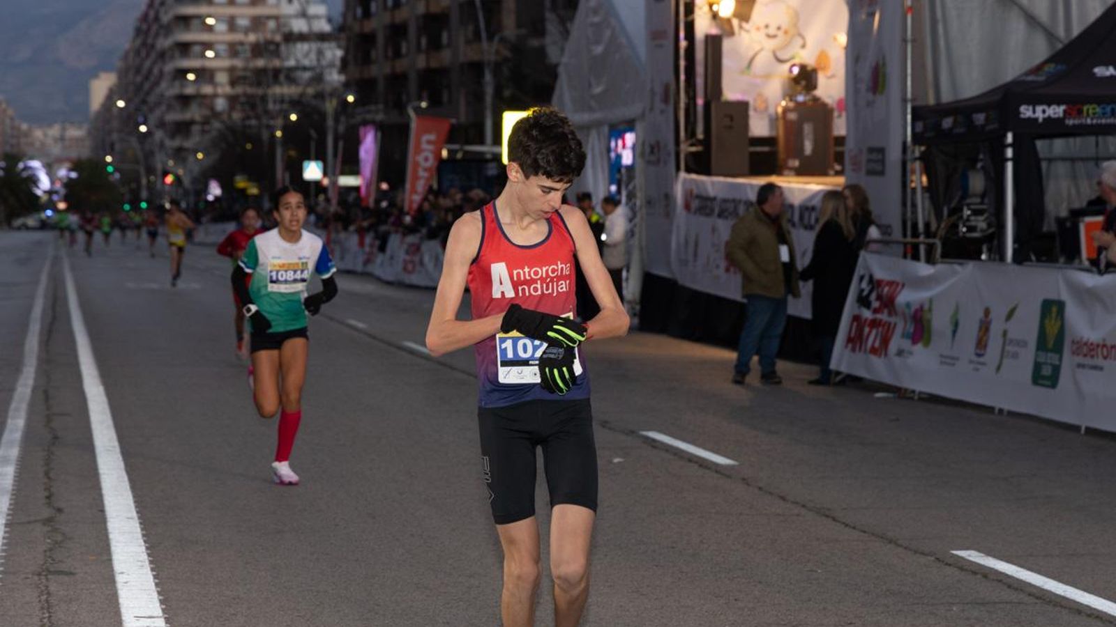 En imágenes: Las promesas del atletismo brillan en la Carrera Infantil de San Antón 2025