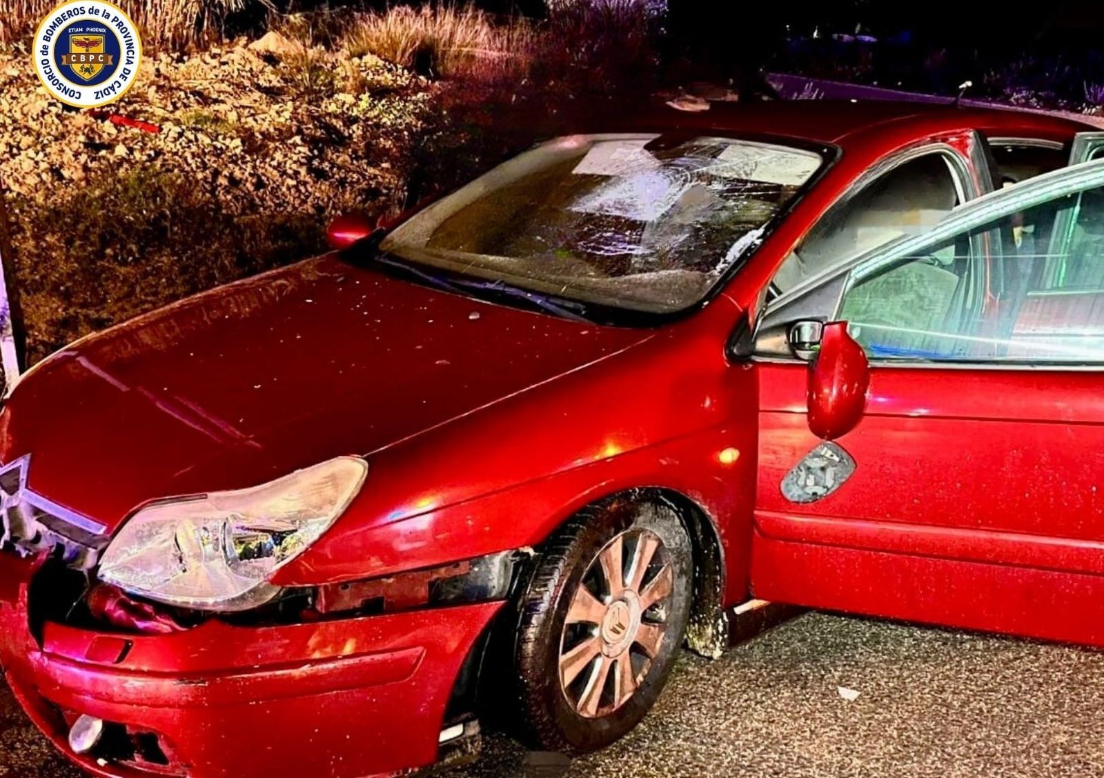 Estado en el que quedó uno de los vehículos implicados en el accidente de tráfico en la carretera de Macharnudo, en Jerez.