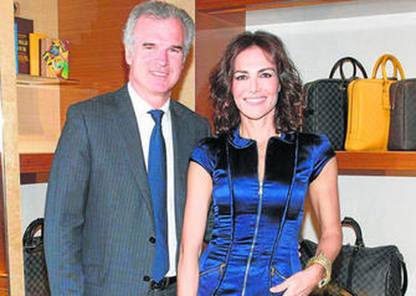 Adriana Abascal y Emmanuel Schreder en la presentación de una boutique de Louis Vuitton.