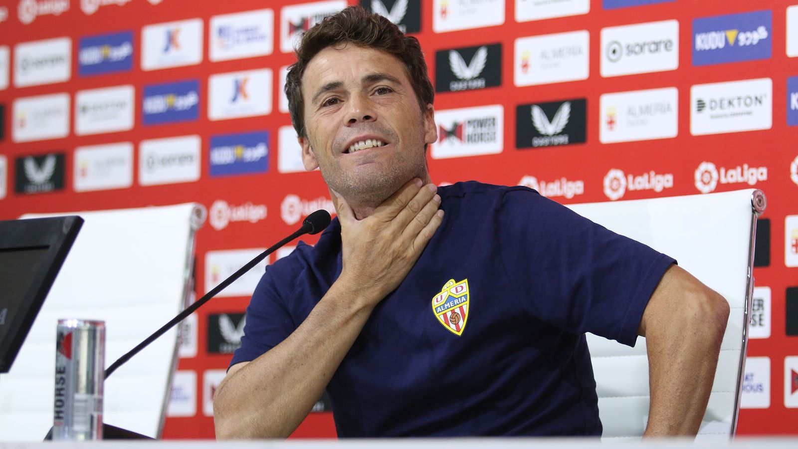 Rubi, entrenador del Almería, en sala de prensa.