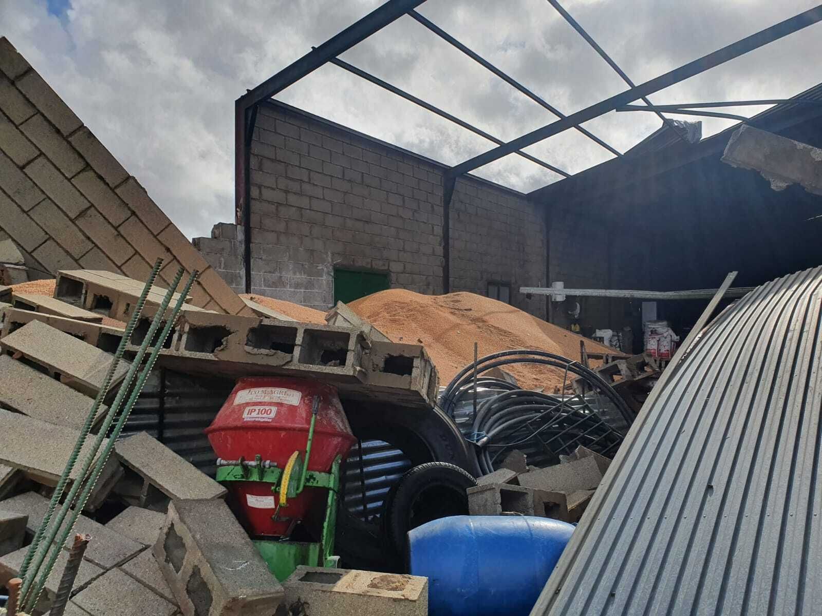 Imágenes de los destrozos provocados por un tornado en Villanueva de los Castillejos