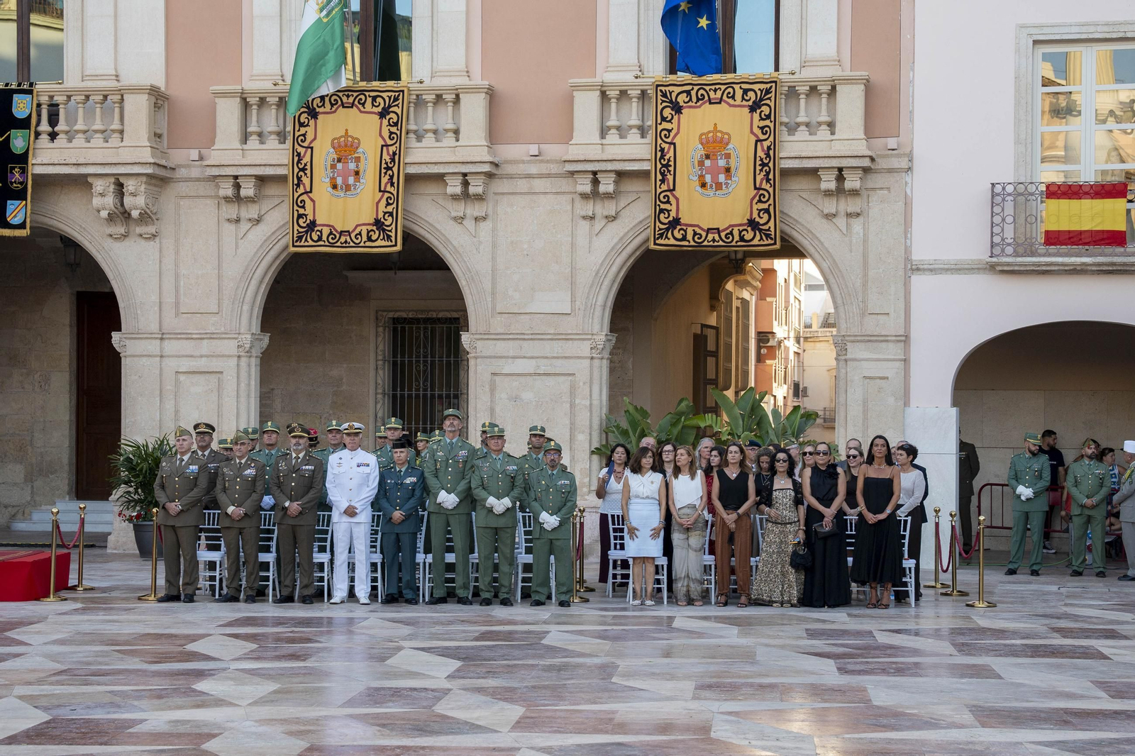 El Escudo de Oro de la ciudad de Almería a la Legión, en imágenes