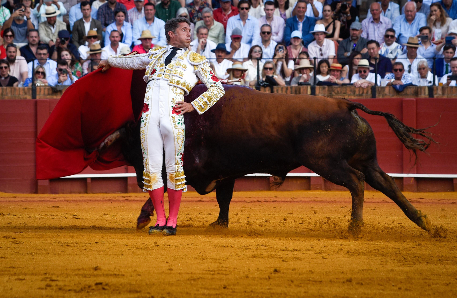 Las imágenes de la corrida de toros de El Fandi, Manuel Escribano y Esaú Fernández