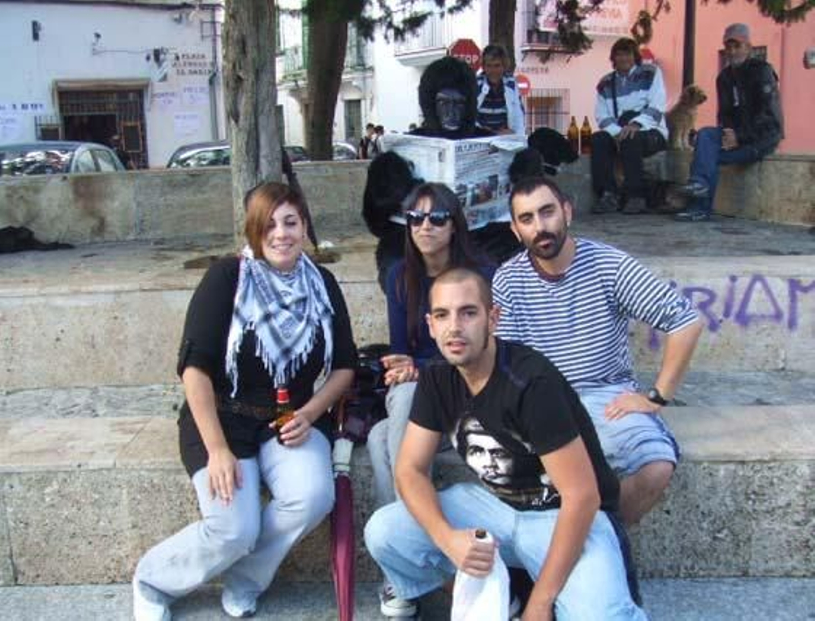 Iba para hombre, pero se quedó en mono. Eso sí, un mono muy leído, que va con su Diario a todas partes. Si te encontraste con nuestro particular monkey el sábado, búscate en esta galería. 

Foto: Senda