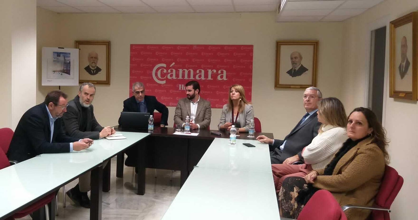 Reunión en los locales de la Cámara de Comercio entre Daniel Toscano y Pilar Miranda.