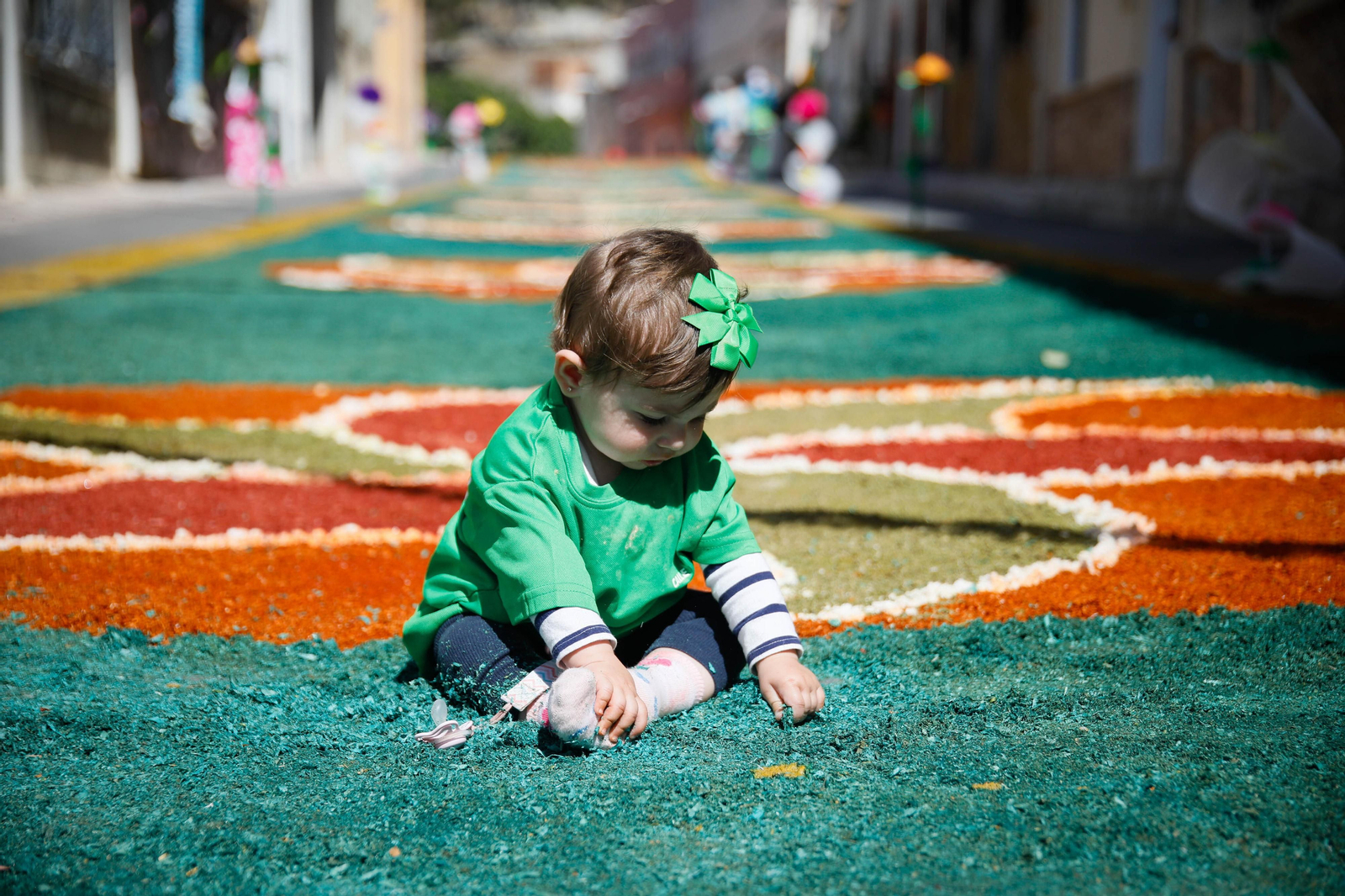 Así es la gran alfombra de serrín para que levite la Virgen de Fátima de Tíjola