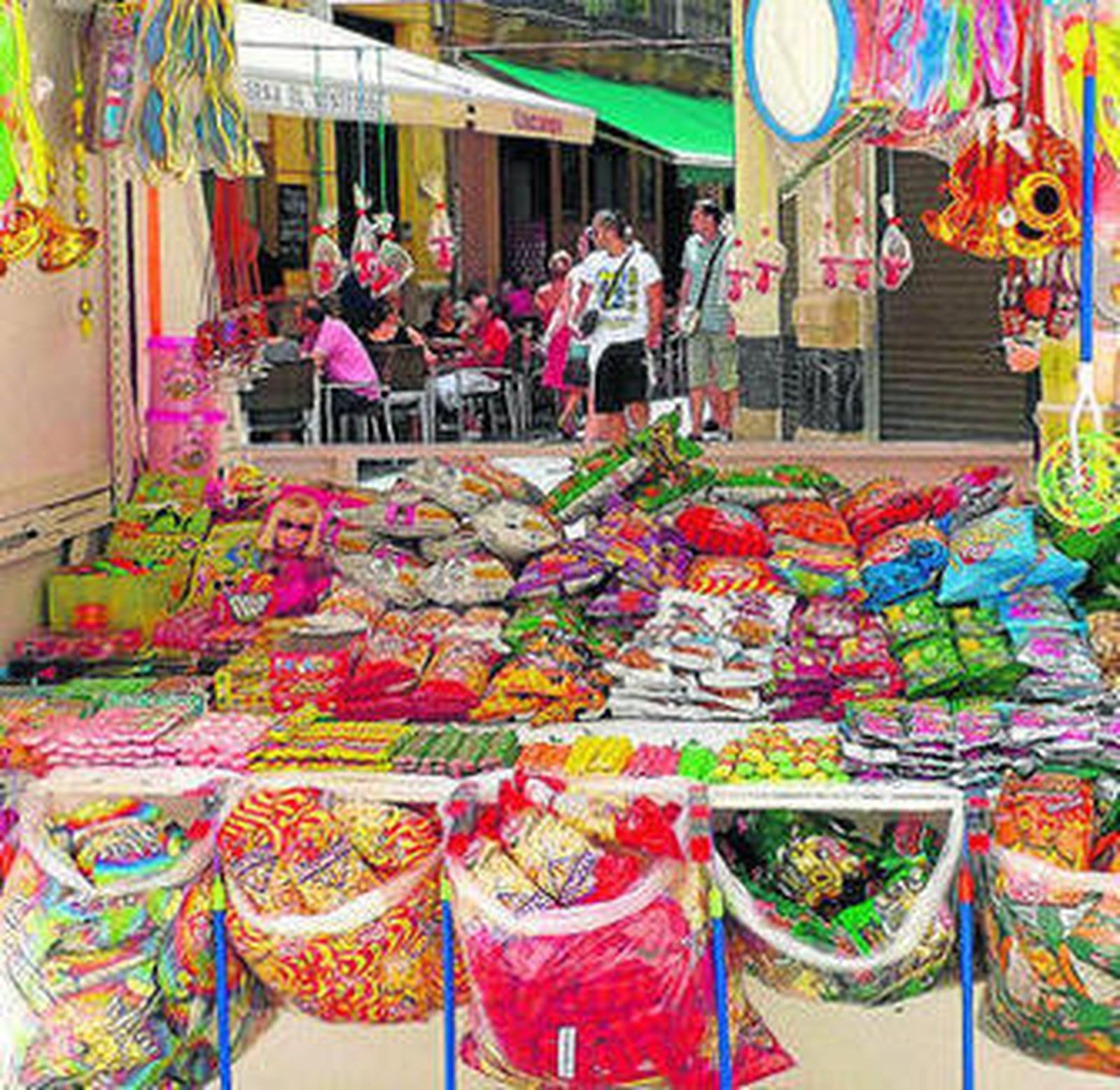 Uno de los puestos ambulantes de golosinas de la Feria.