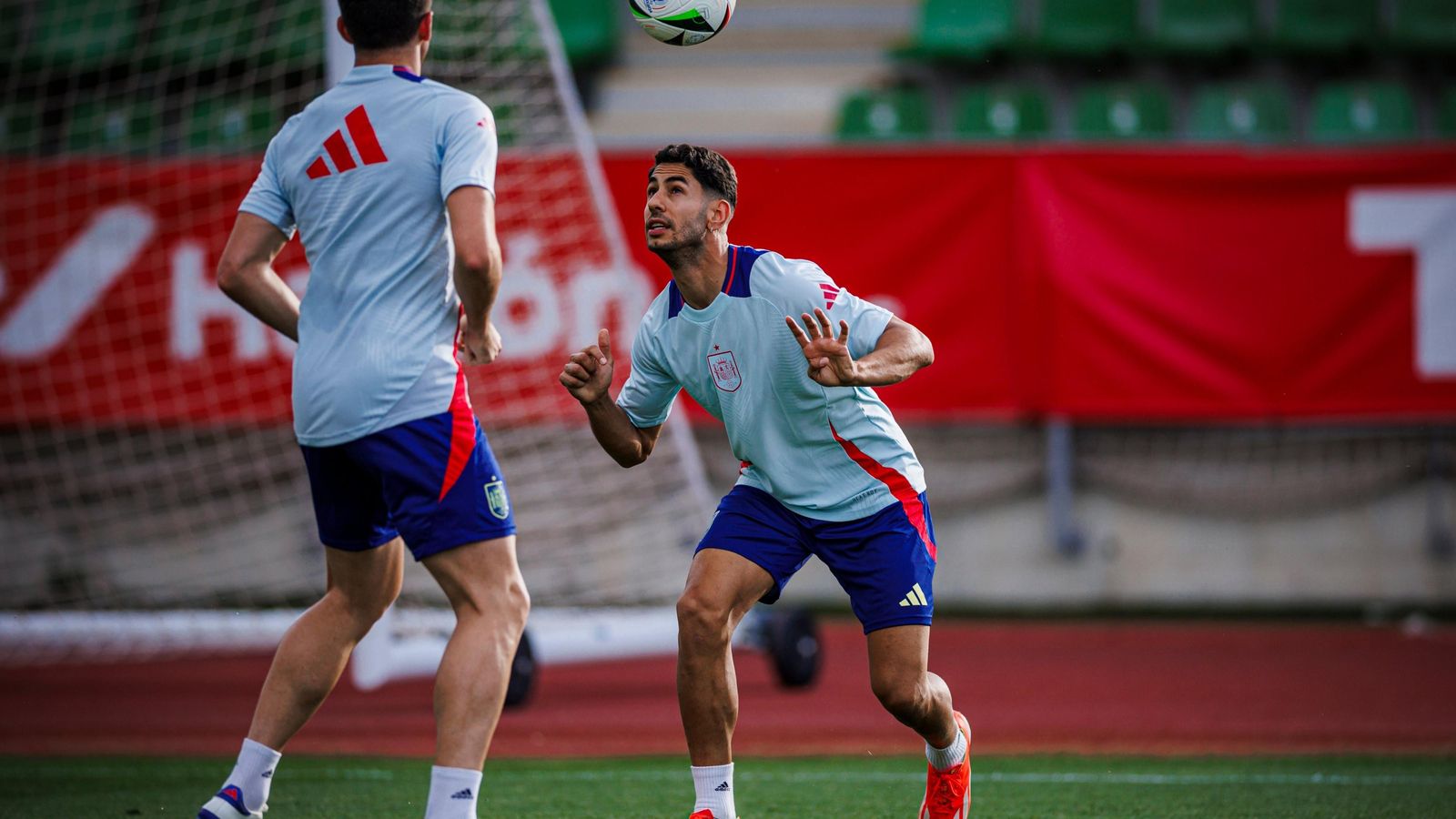 Ayoze, en un entrenamiento con la selección.