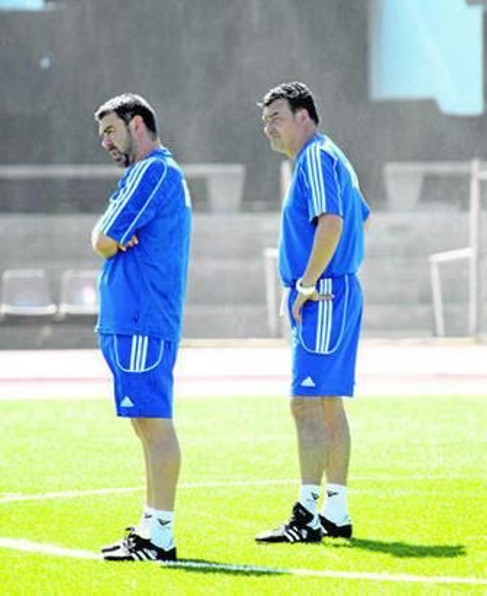Mane (i), junto a Rafa Escobar durante un entrenamiento en el estadio Municipal.