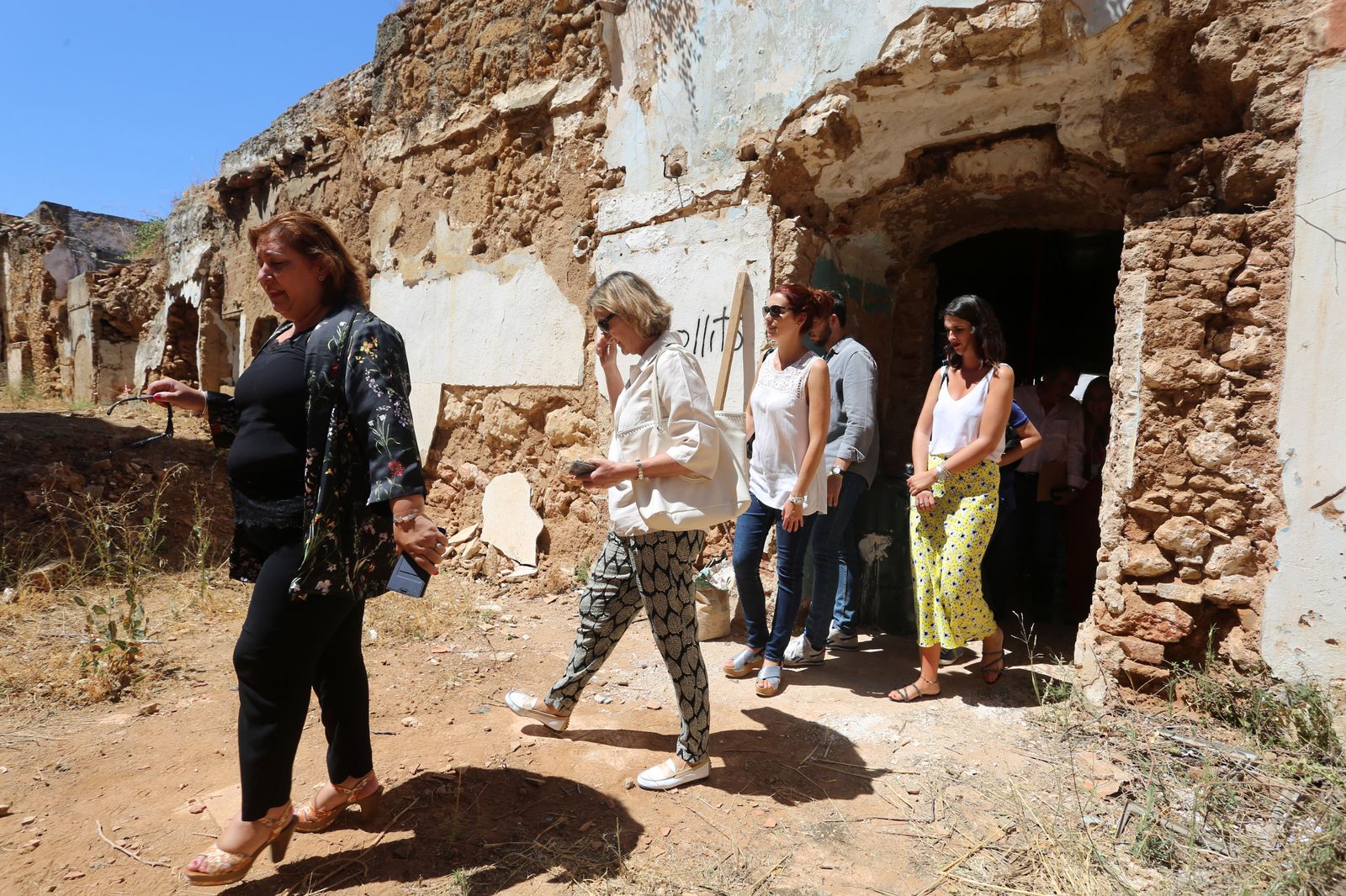 Visita de autoridades a las obras de restauración de la Barbacana de Niebla en imágenes