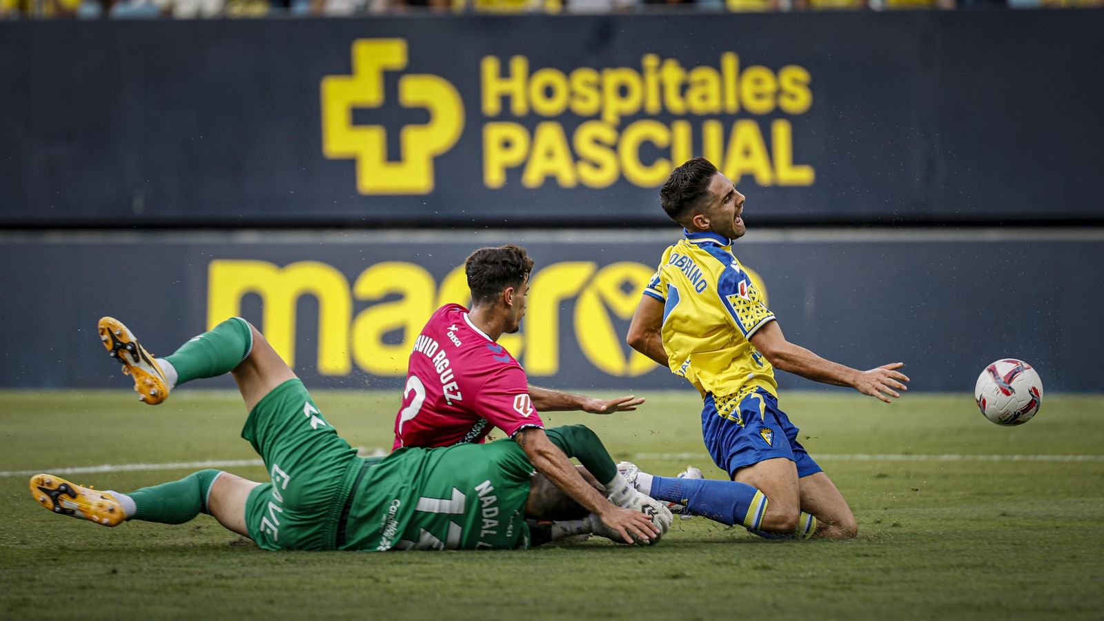 Búscate entre las fotos del partido de fútbol Cádiz CF - CD Tenerife de la Liga Hypermotion