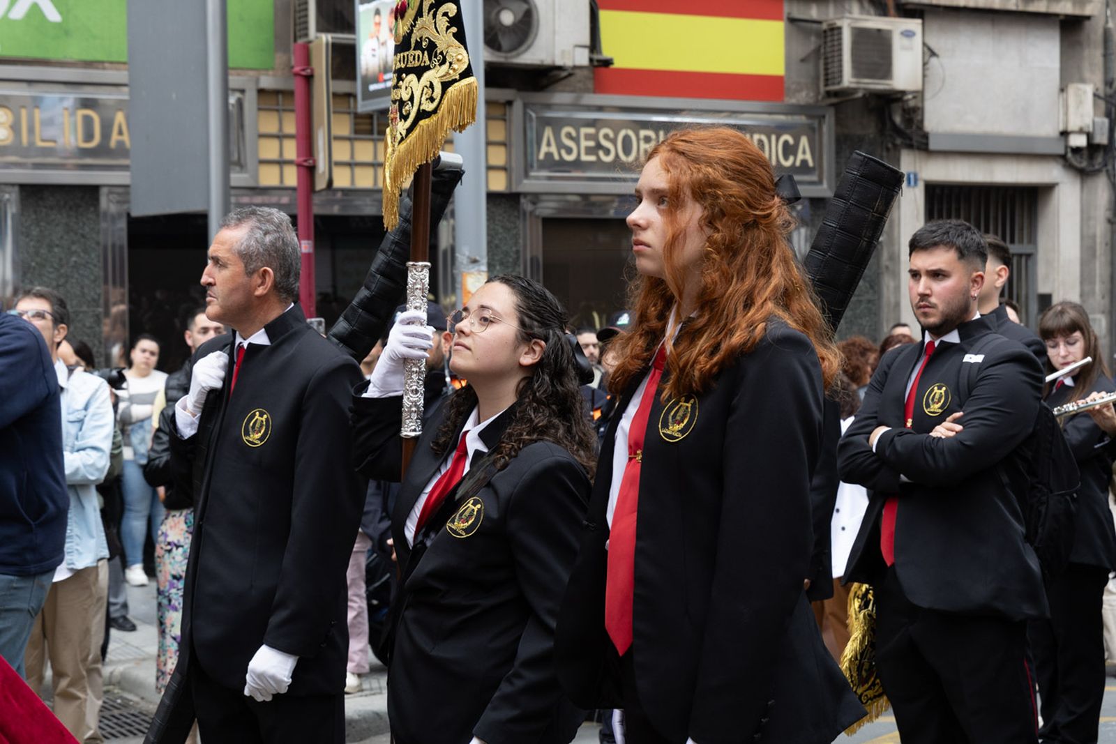 Los jiennenses se echan a la calle para presenciar la primera de las procesiones de la jornada: la Borriquilla (I)