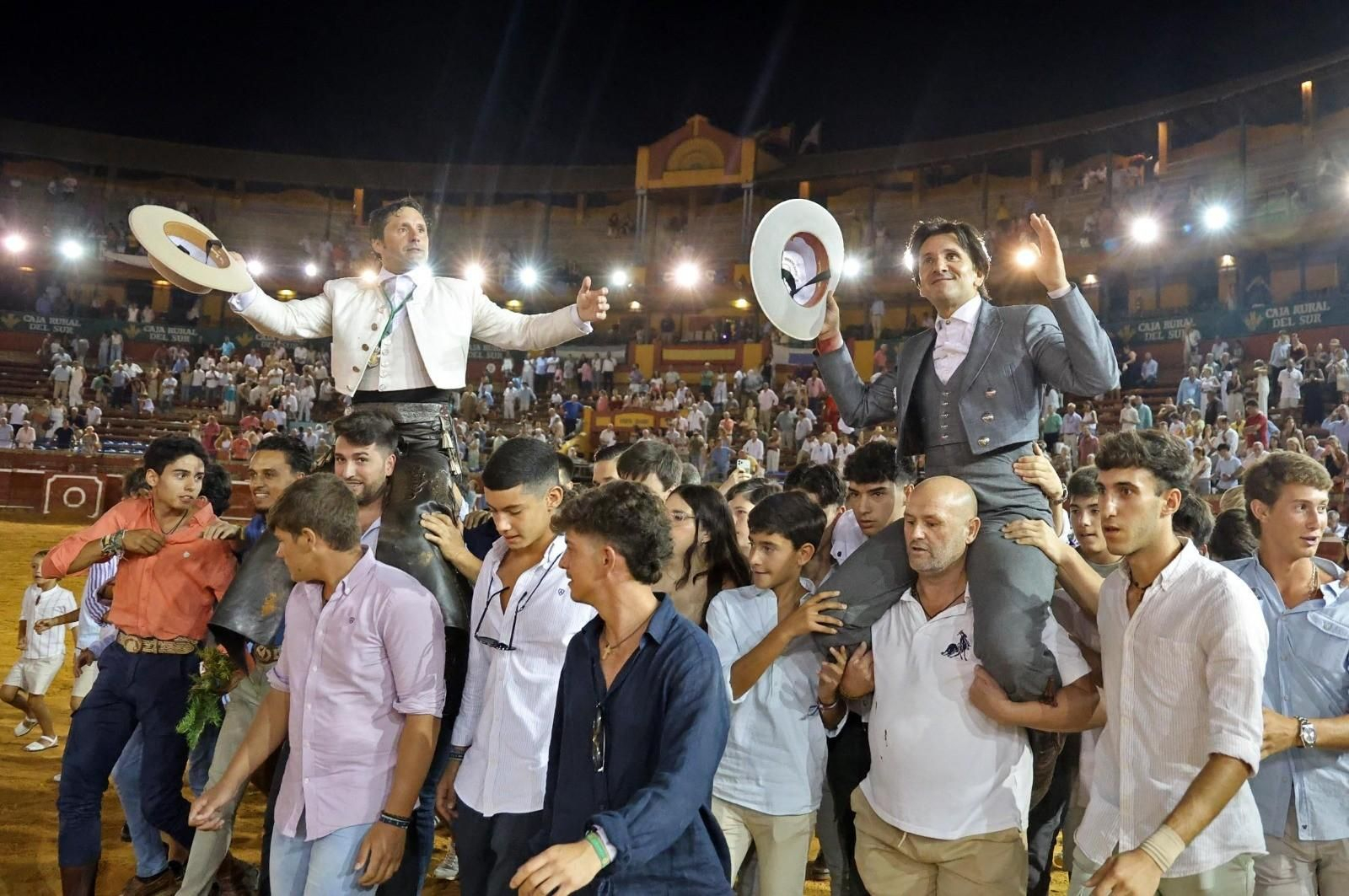 Diego Ventura y Andrés Romero abrieron la puerta grande en el triunfal cierre de las Colombinas.
