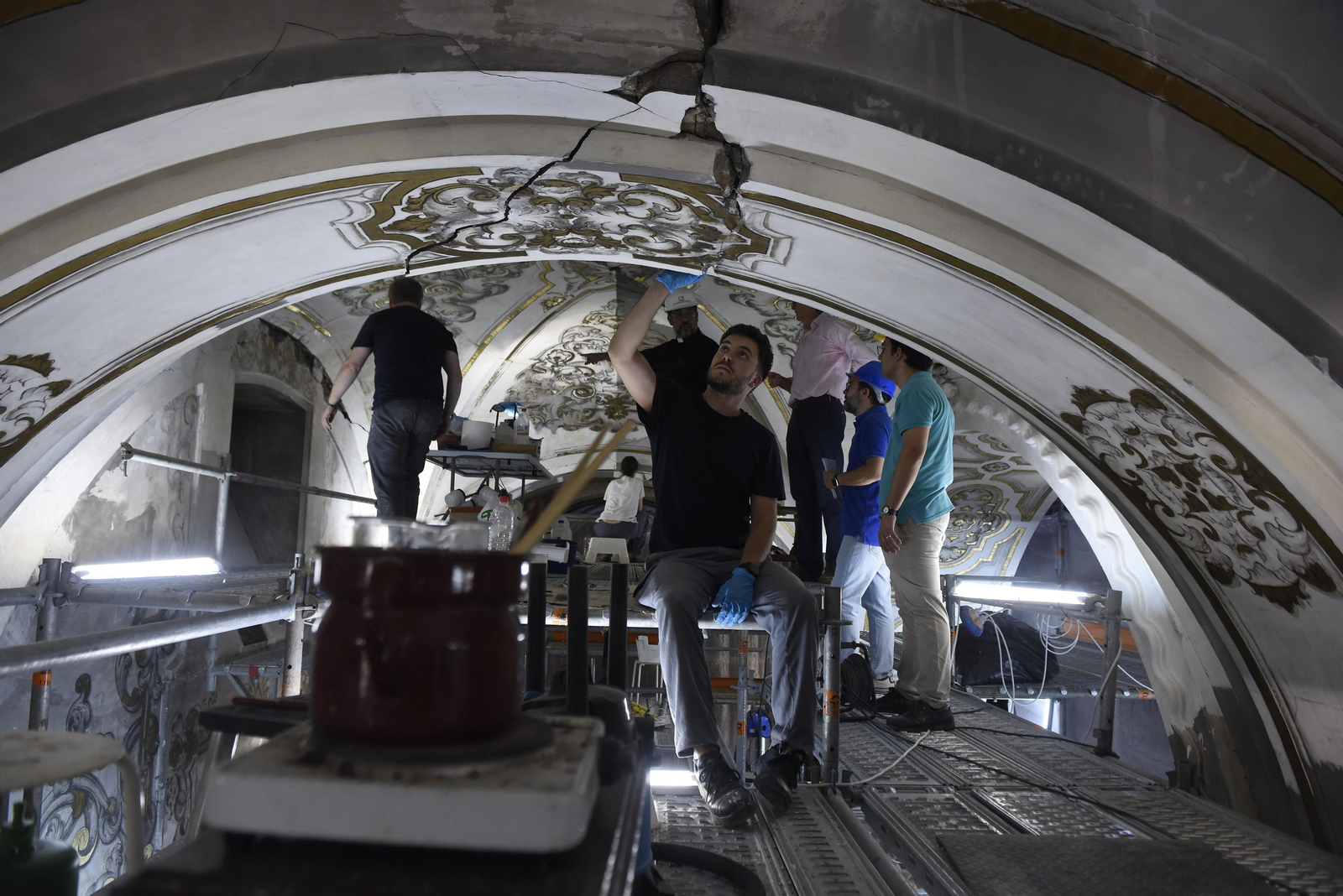 Todas las imágenes de la restauración de las pinturas en la Parroquia de la Magdalena