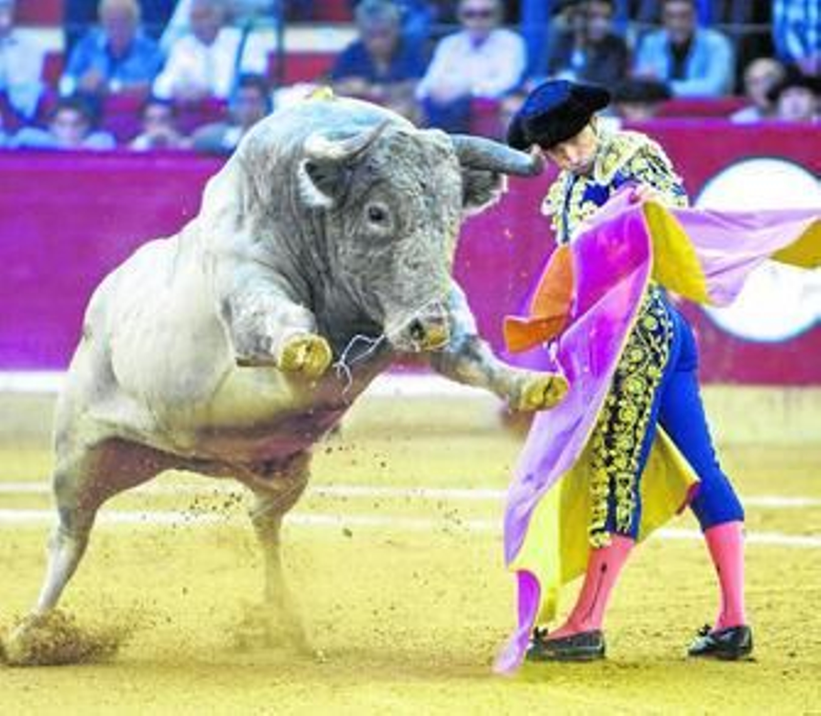 La terna cumple ante un encierro muy complicado