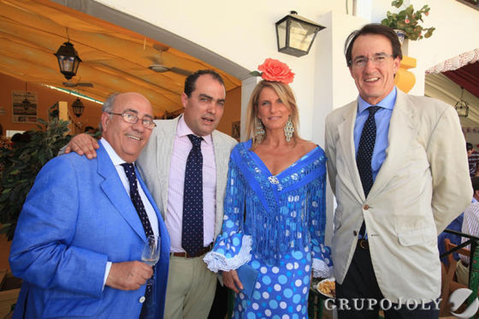 Mauricio González-Gordon, presidente de González Byass, junto a su mujer, Cristina Luque; el hostelero Faustino Rodríguez de ‘Bar Juanito’ y David Fernández.

Foto: Vanesa Lobo y Manuel Aranda