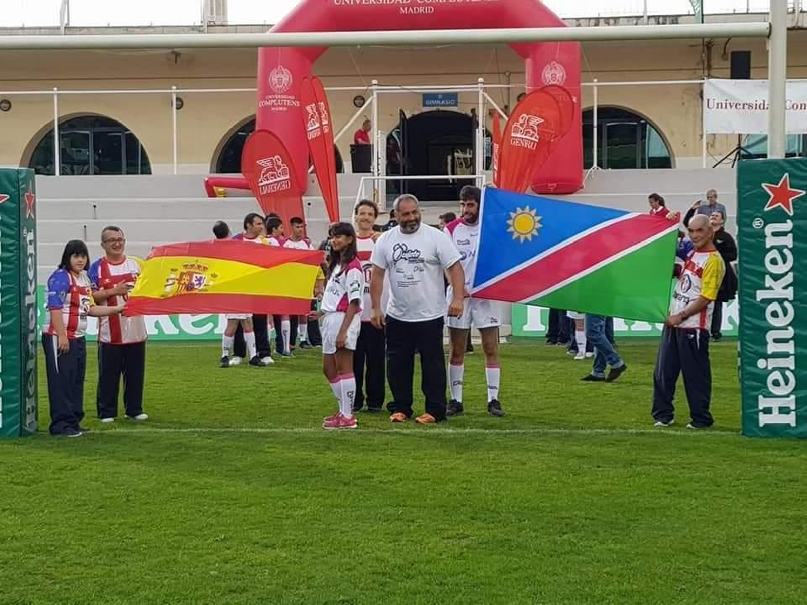 URA Clan acompaña a la Selección Española.