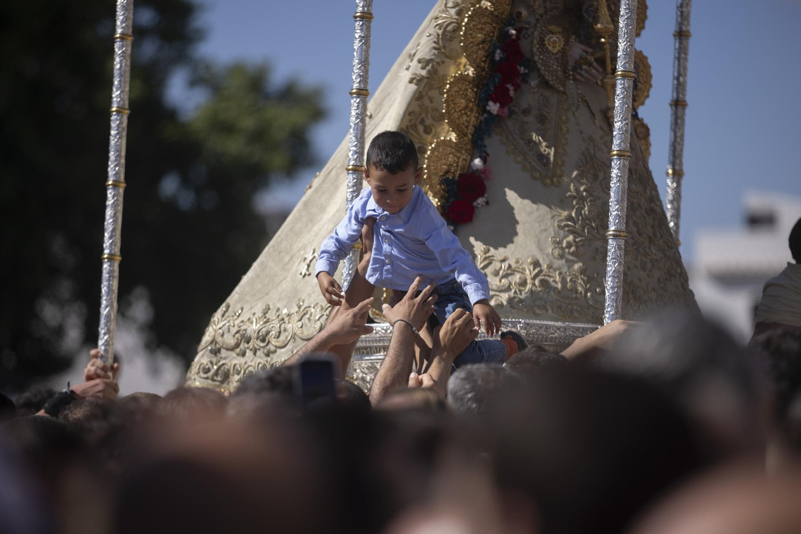 Las mejores imágenes de la procesión de la Virgen del Rocío en la aldea