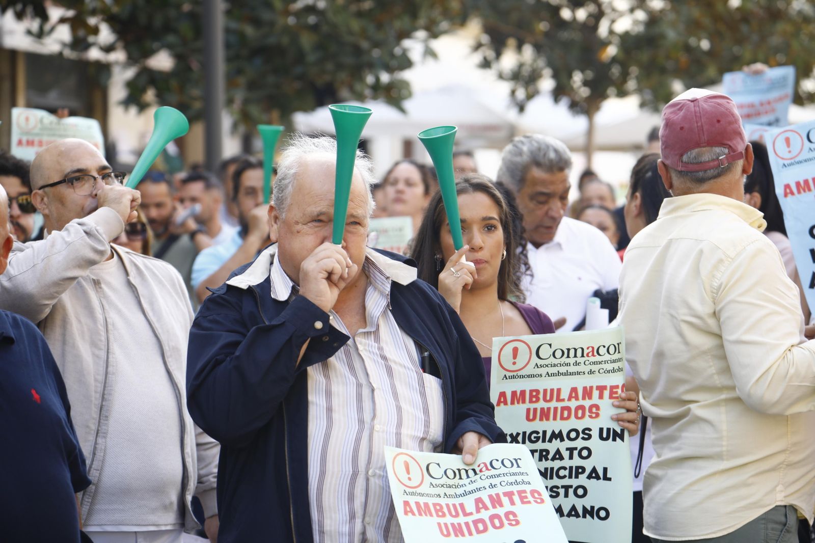 La protesta de los comerciantes ambulantes en Córdoba, en imágenes