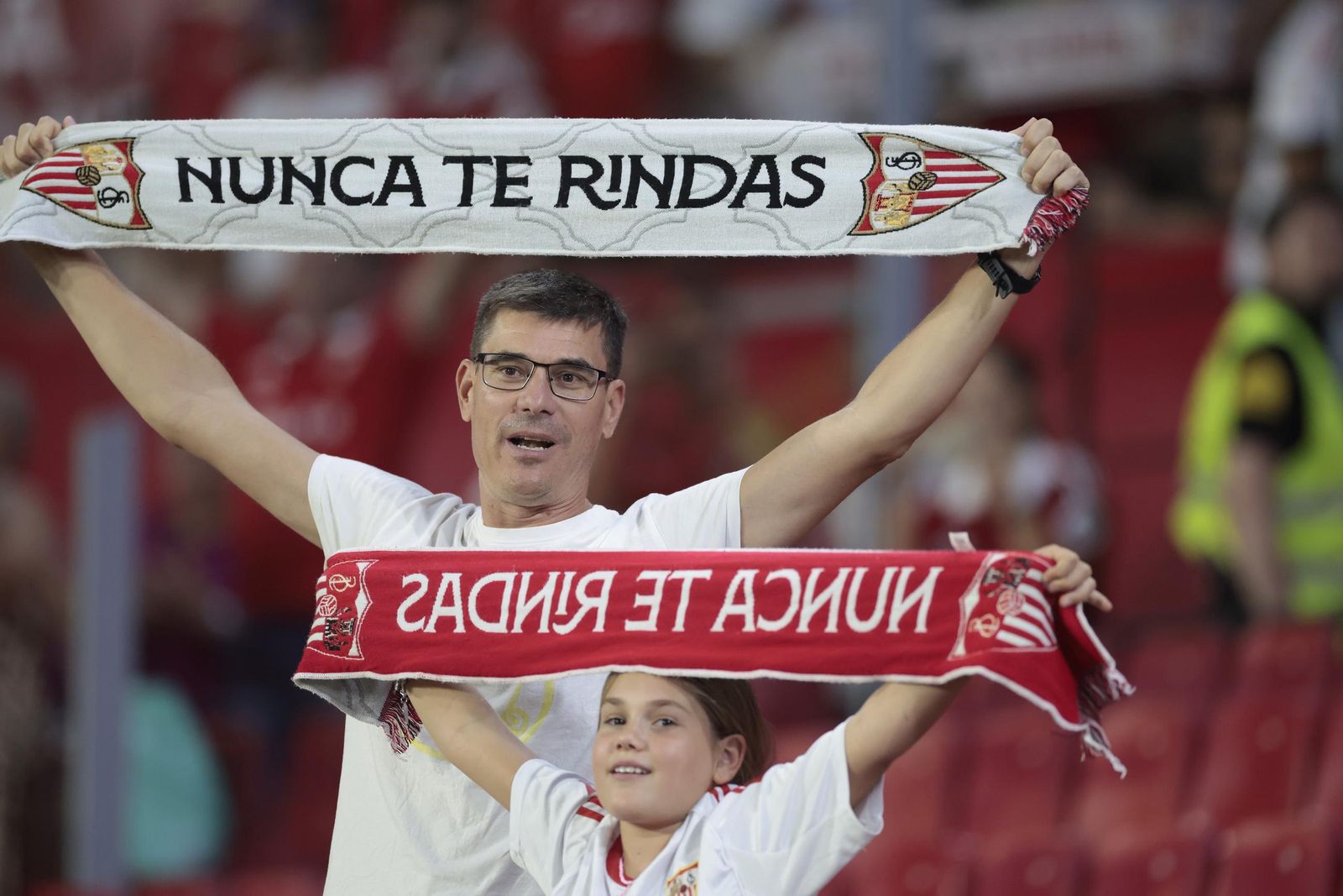 Búscate en las fotos del Sevilla - Elche