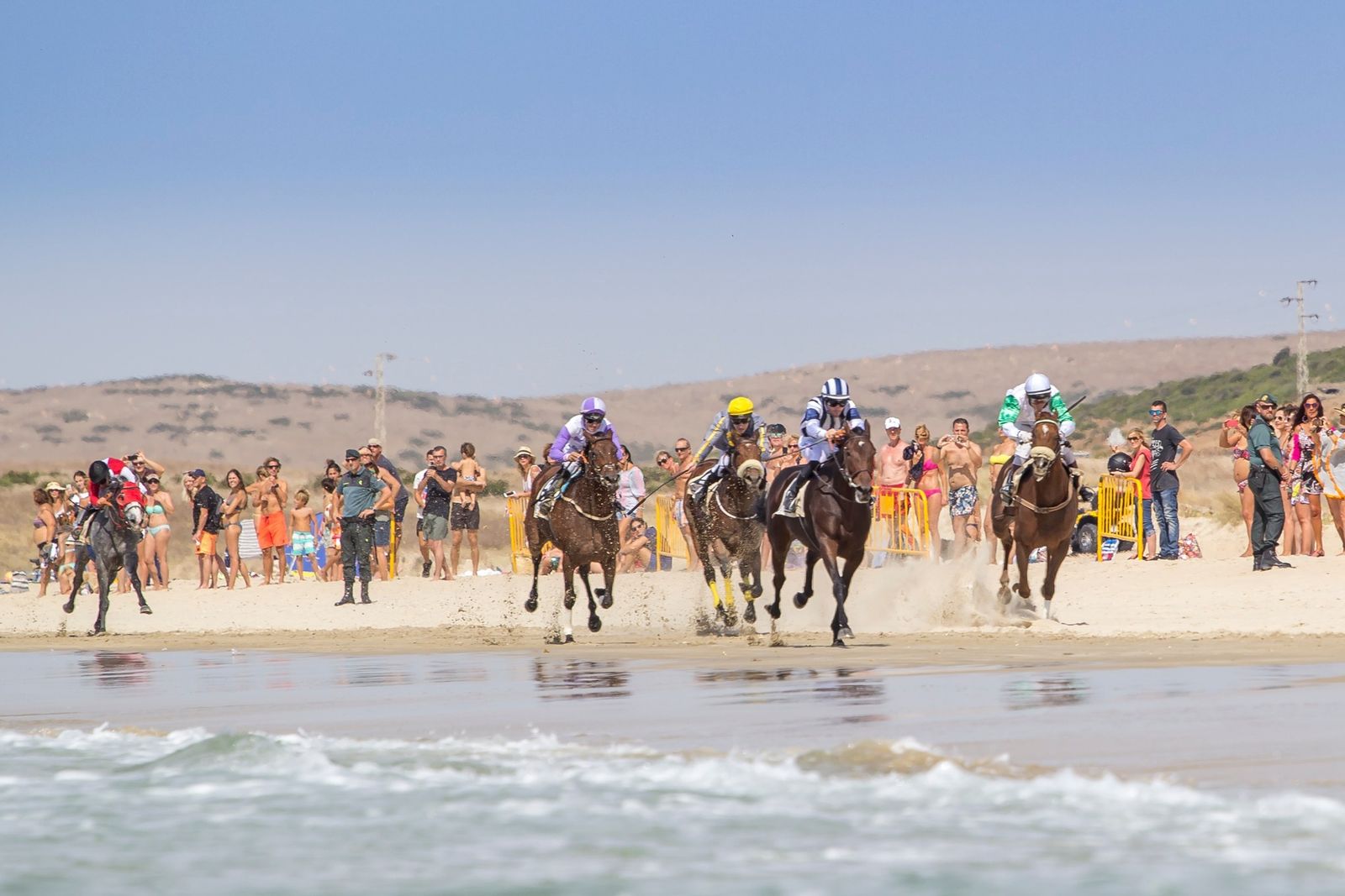 ¿Sabías que en otoño también se celebran carreras de caballos en la playa?