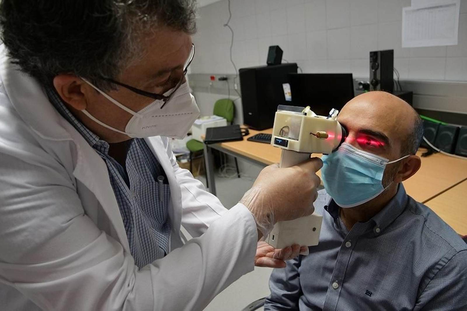 Ingenieros de la UMA diseñan un goniómetro ocular innovador para el tratamiento del astigmatismo Ingenieros de la UMA diseñan un goniómetro ocular innovador para el tratamiento del astigmatismo