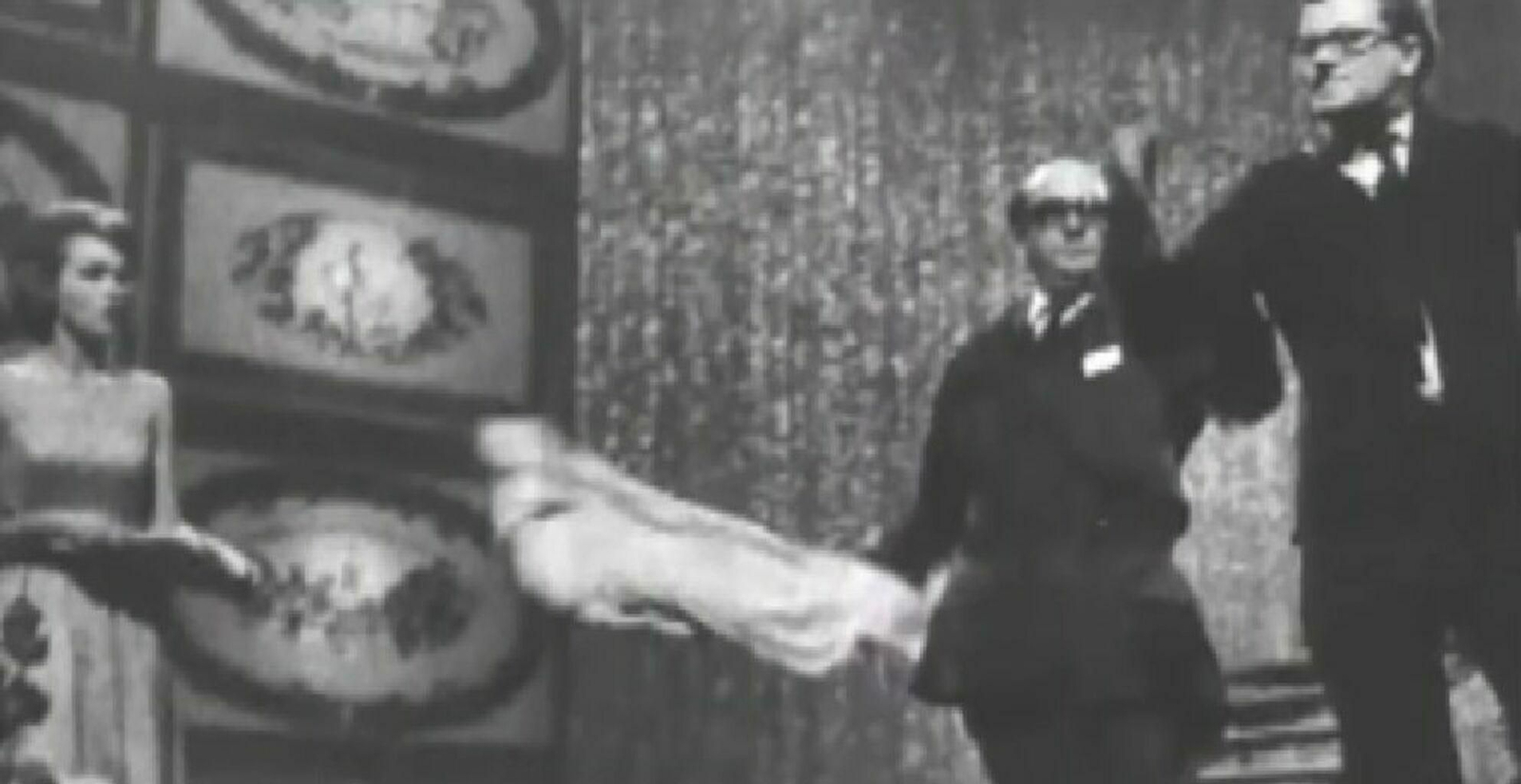 11. 1964 ¿Quién? Un espontáneo danés ¿Qué? Salió con una pancarta contra Franco y Salazar cuando iba a actuar la italiana Gigliola Cinquetti, a la postre, la ganadora