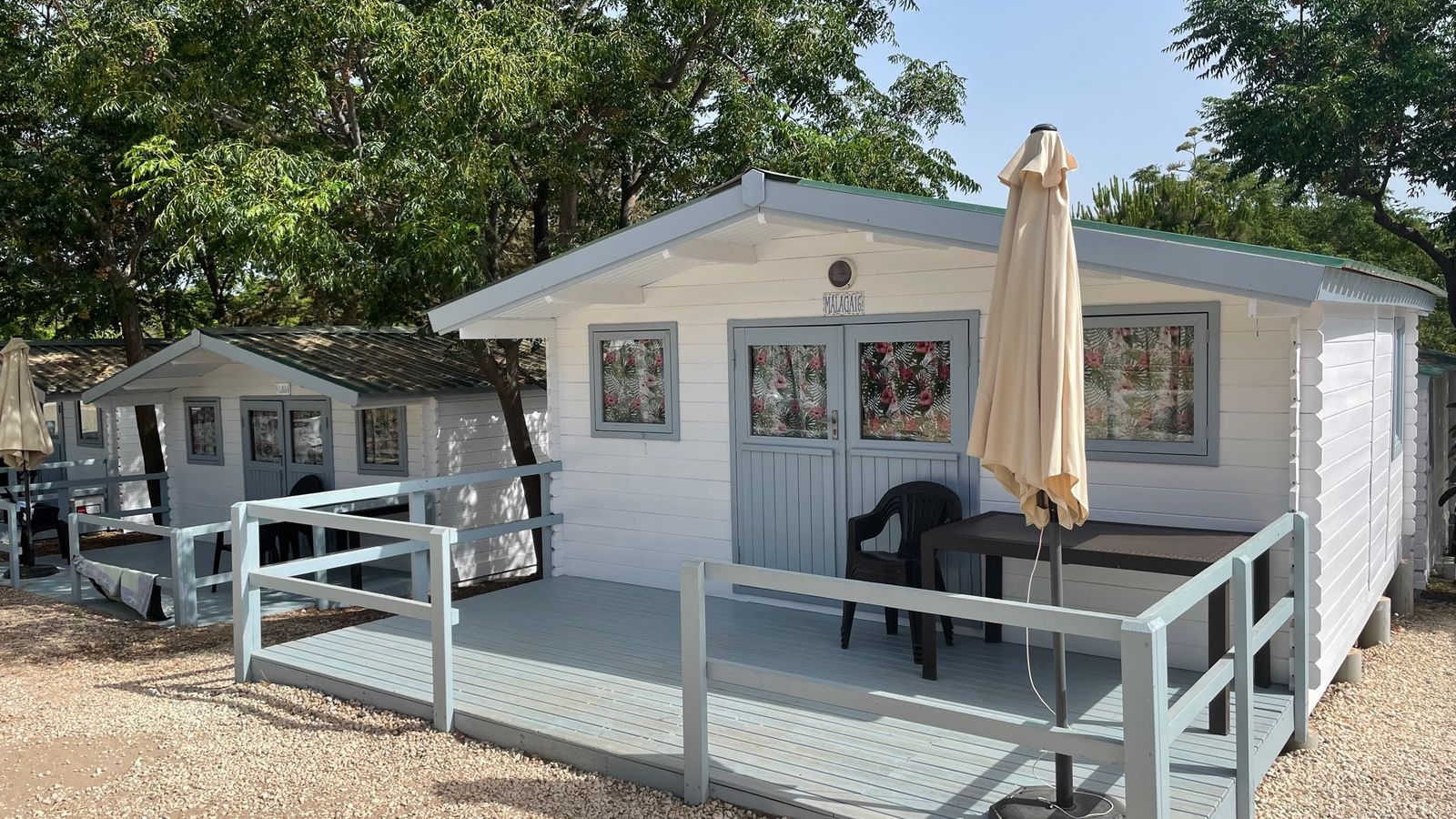 Uno de los bungalows del Camping Cabopino.